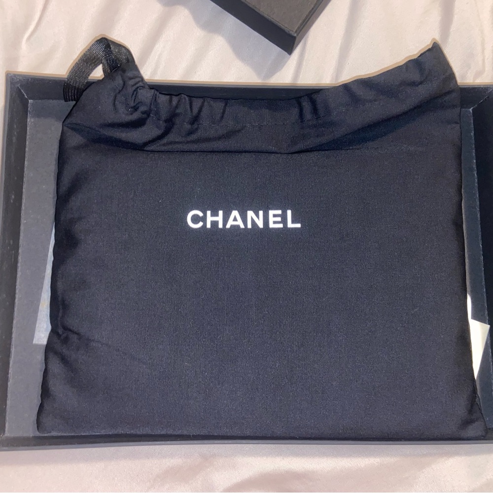 Chanel Pouch - Picture 7 of 7